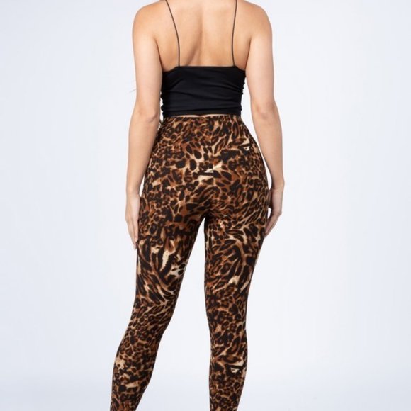 Plus Size High Rise Pull-On Leopard Print Leggings - Picture 2 of 8